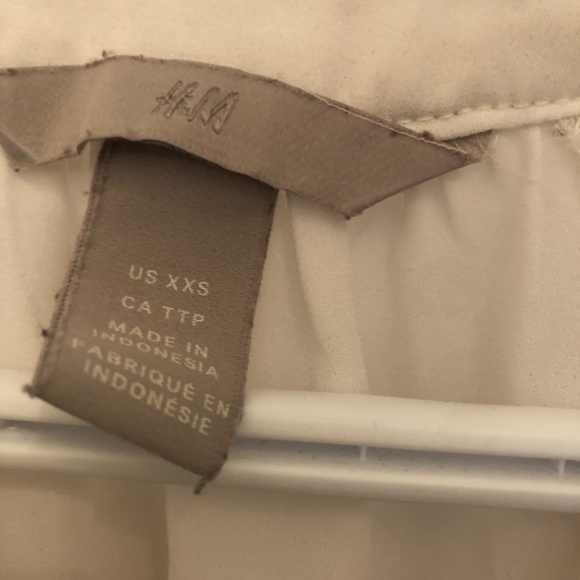 Stylish H & M ladies blouse size xxsmall new or like new - Picture 5 of 7